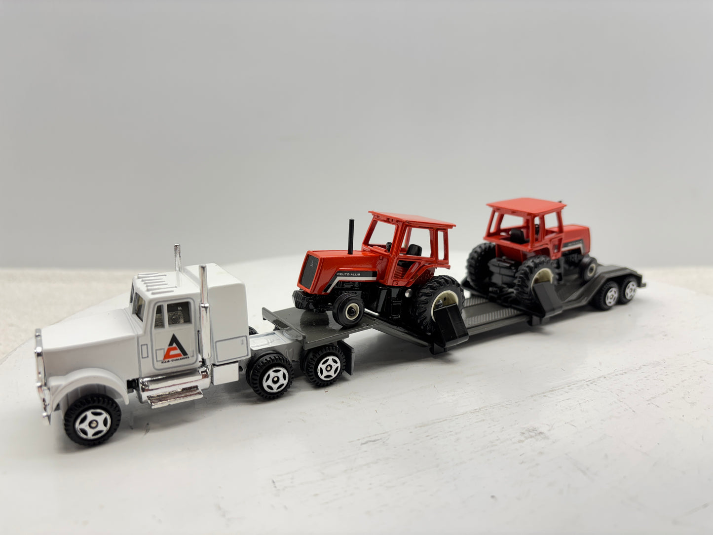 1/64 Allis-Chalmers 8070 Semi Set