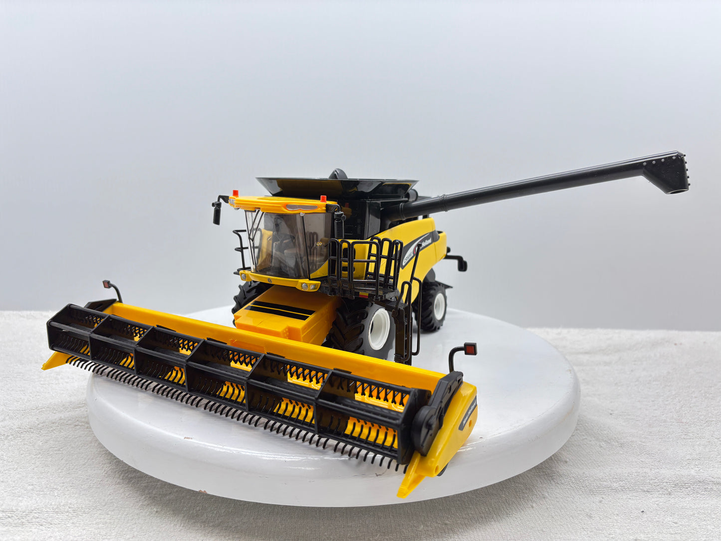 1/16 New Holland CR9060