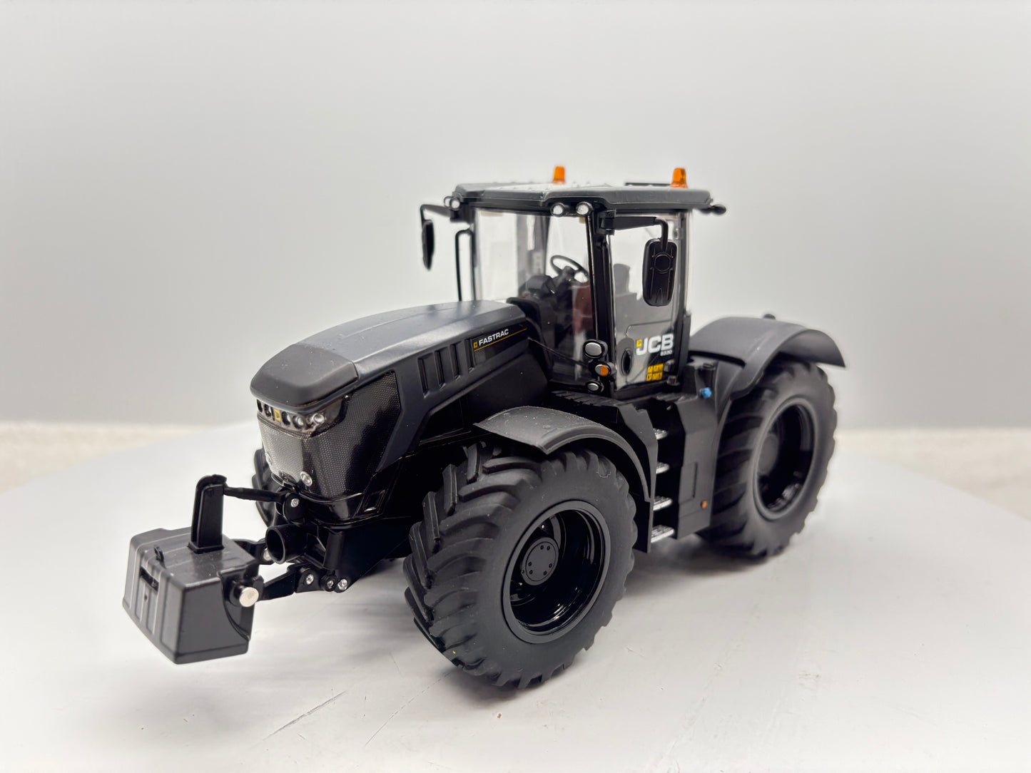 1/32 JCB 8330 Black Stealth