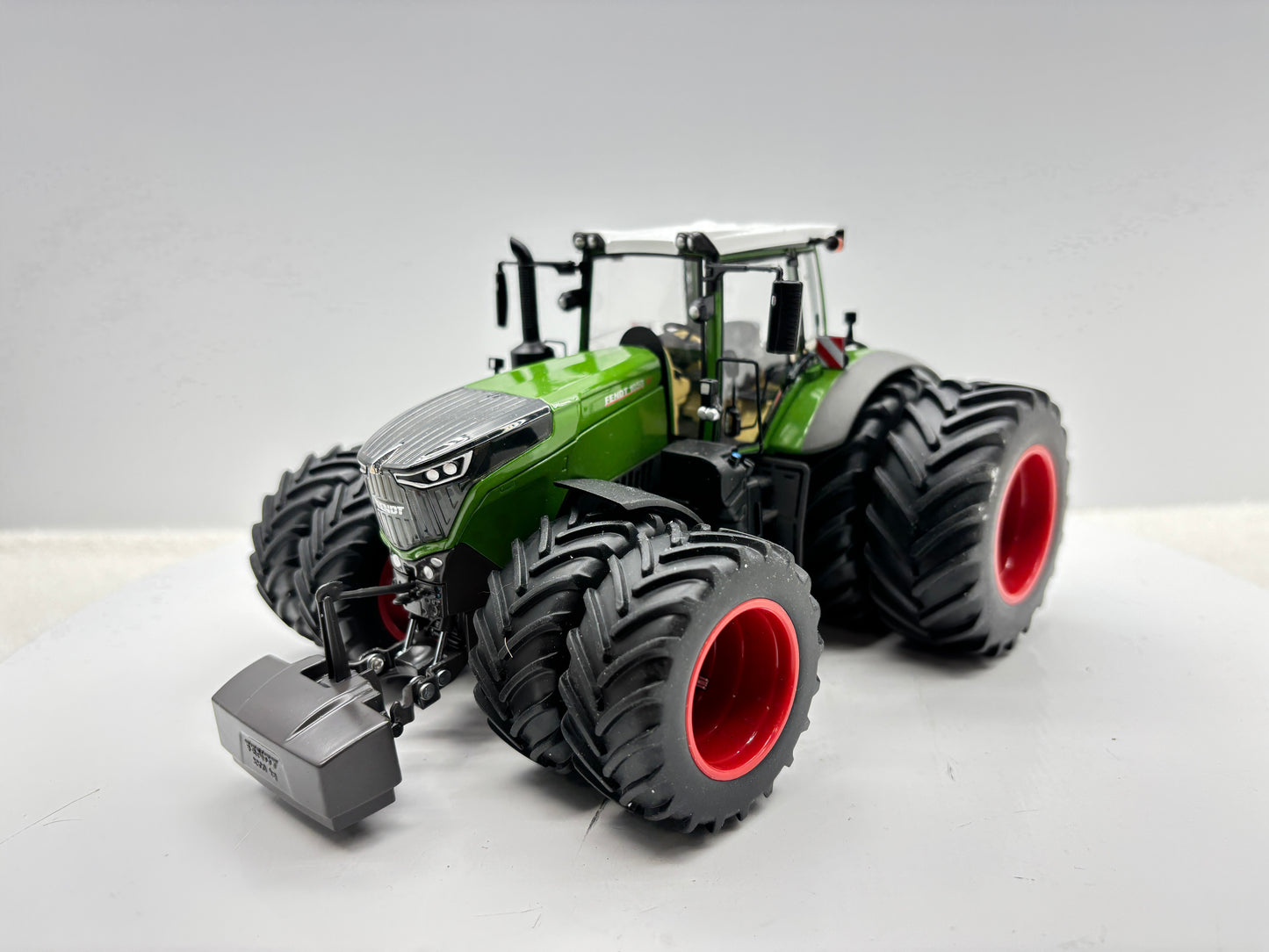 1/32 Fendt 1050 Vario Duals