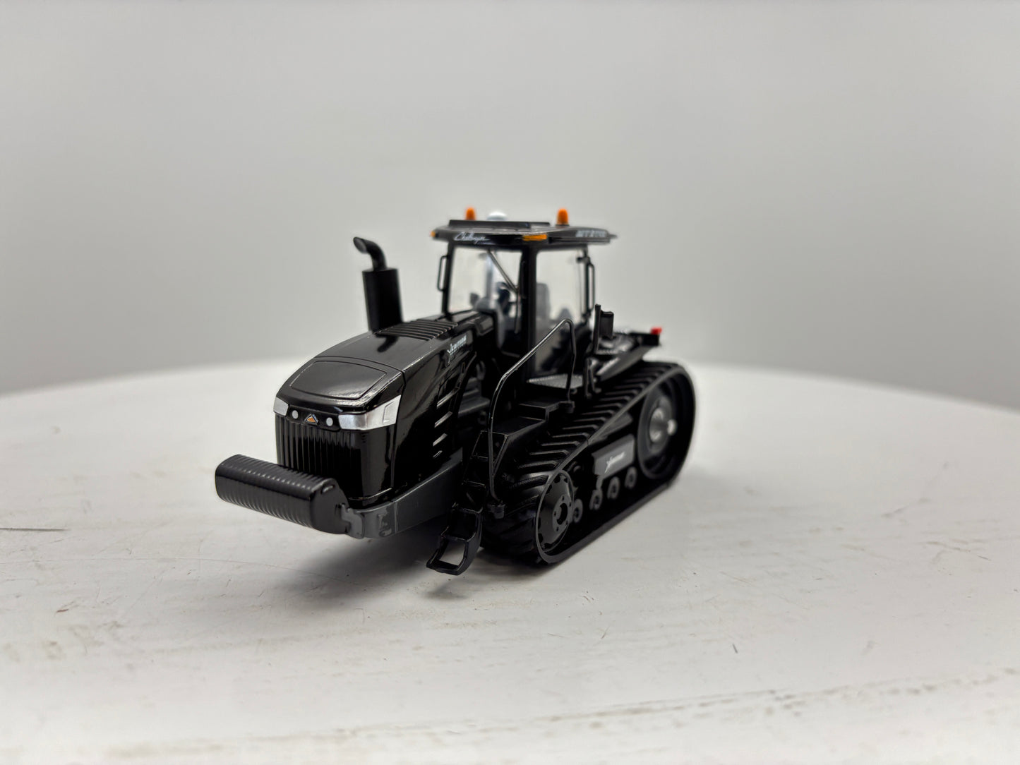 1/64 Challenger MT875E Black