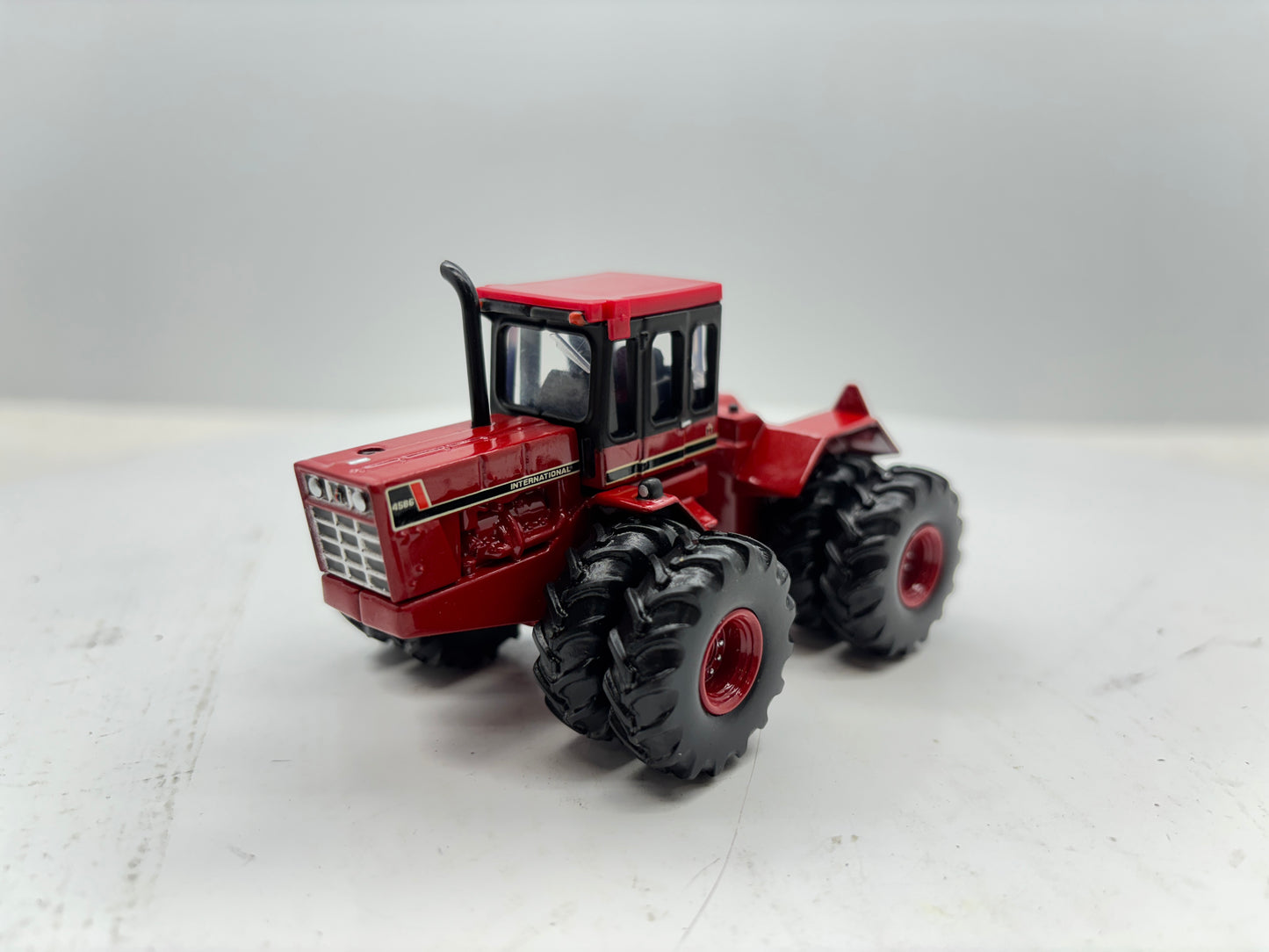 1/64 International 4586