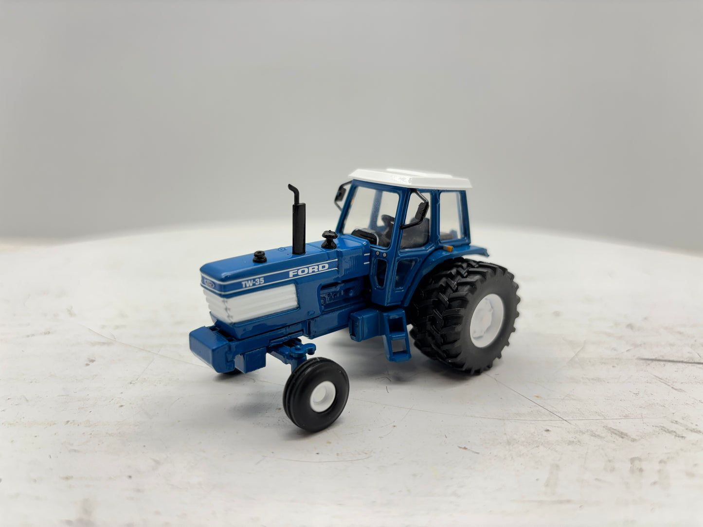 1/64 Ford TW-35 2wd