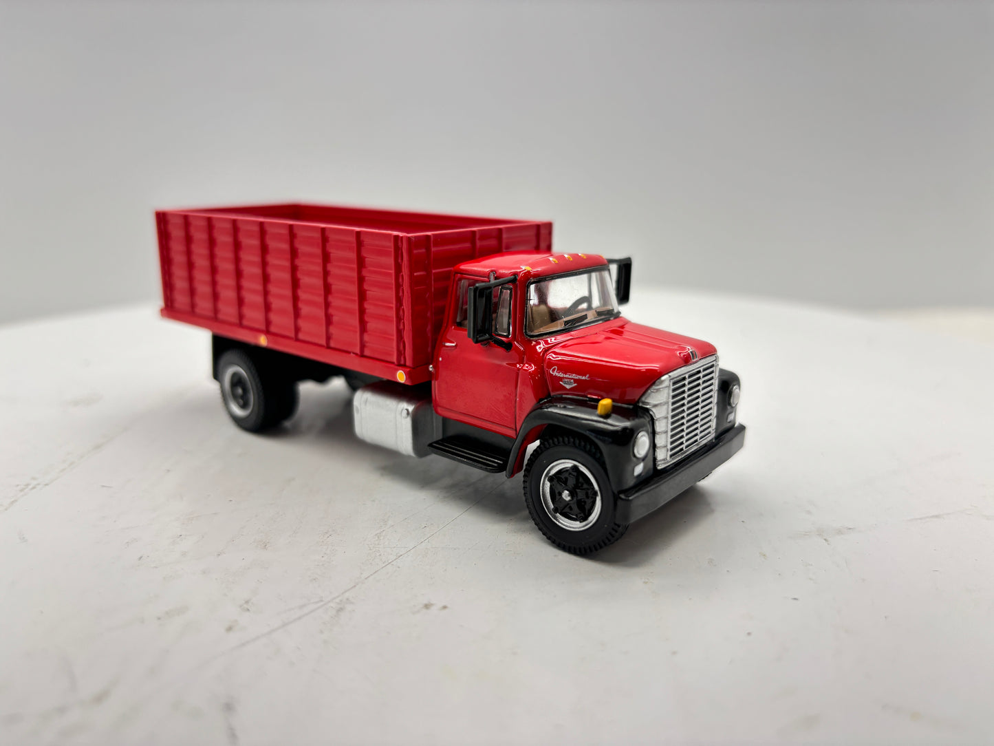1/64 International Loadstar Red