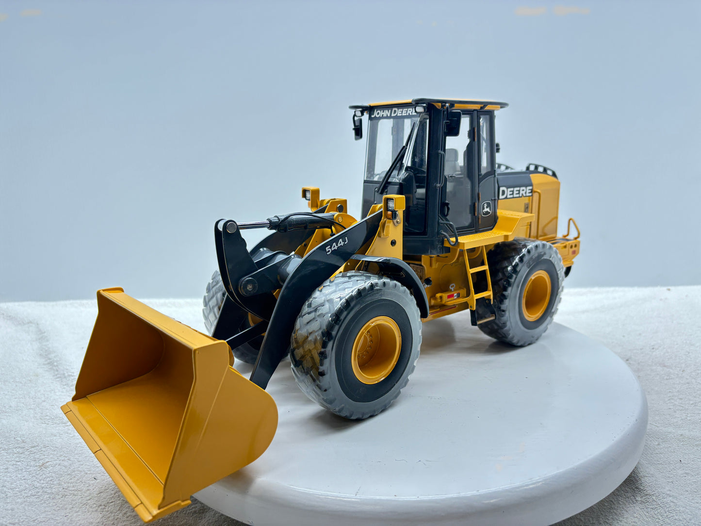 1/16 John Deere 544J