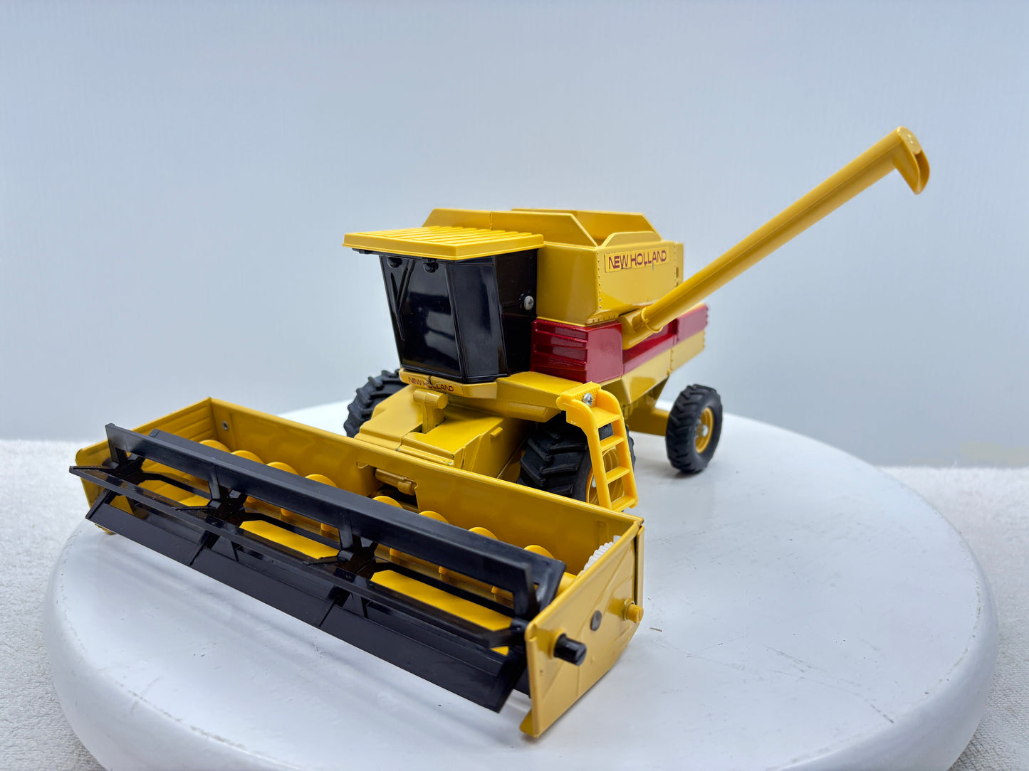 1/32 New Holland TR96
