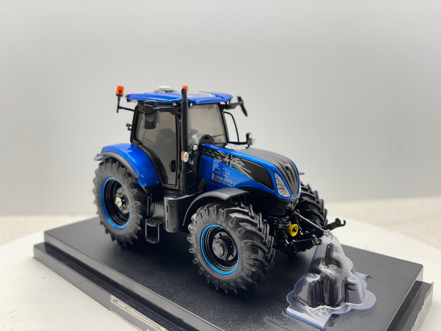 1/32 New Holland T7.225 Basildon