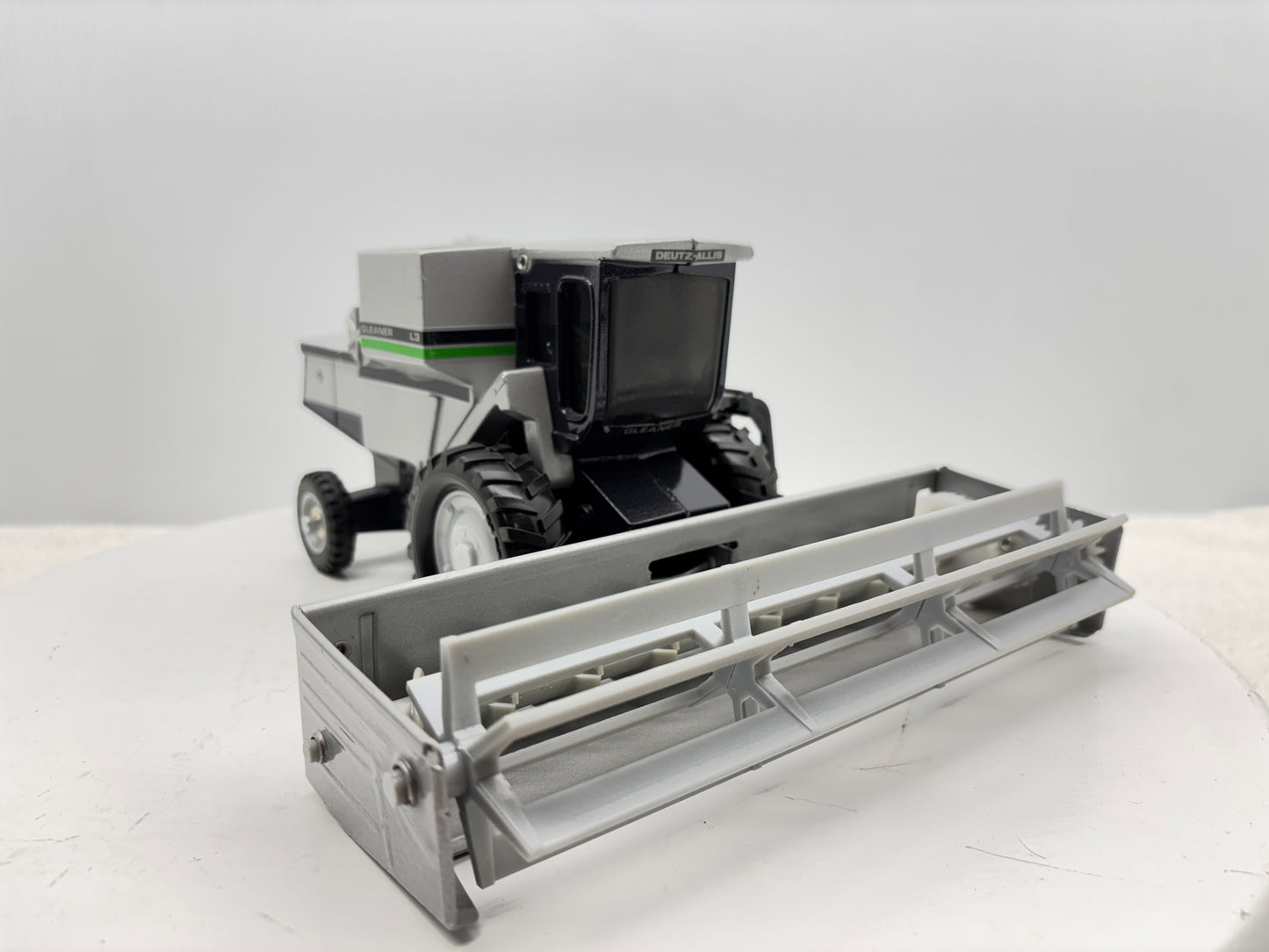 1/32 Duetz-Allis Gleaner L3 Green Stripe