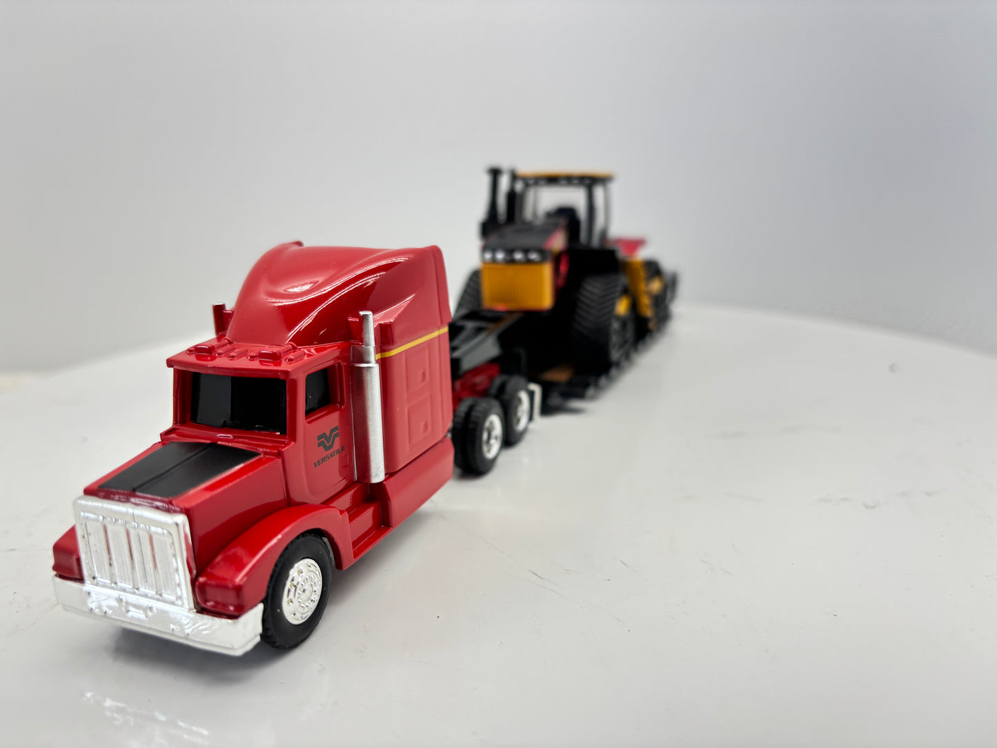 1/64 Versatile 580 DeltaTrak Chase