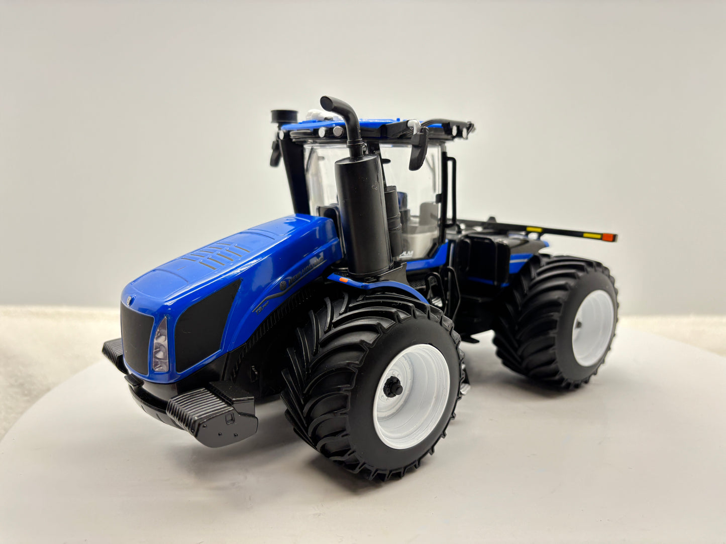 1/32 New Holland T9.700 LSW