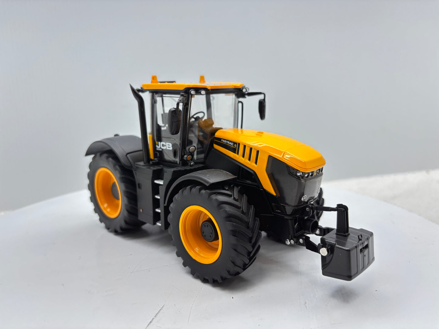 1/32 JCB Fastrac 8330