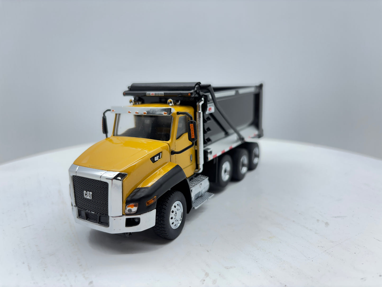 1/50 Caterpillar CT660 SBFA