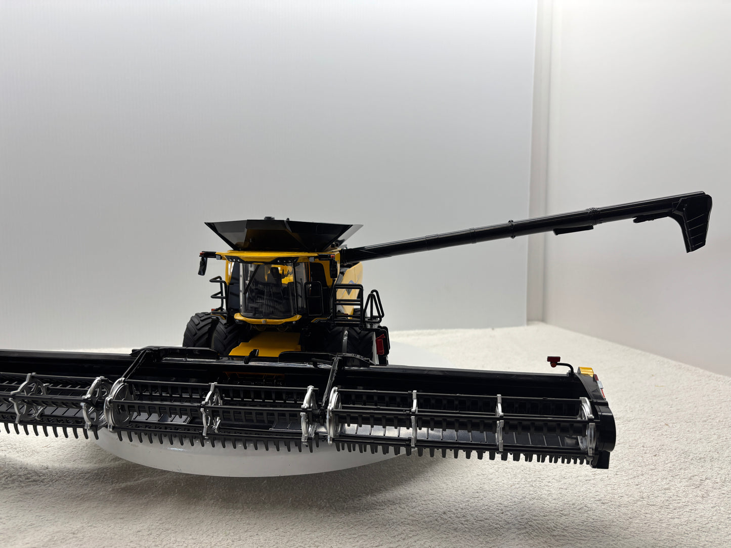 1/32 New Holland CR11 Duals
