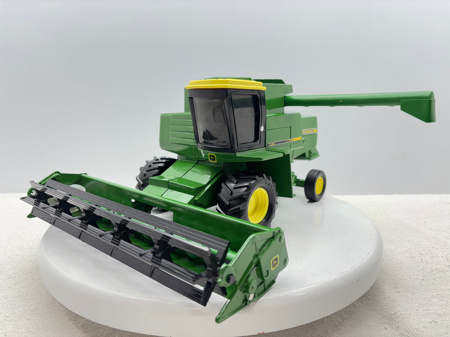 1/28 John Deere Titan