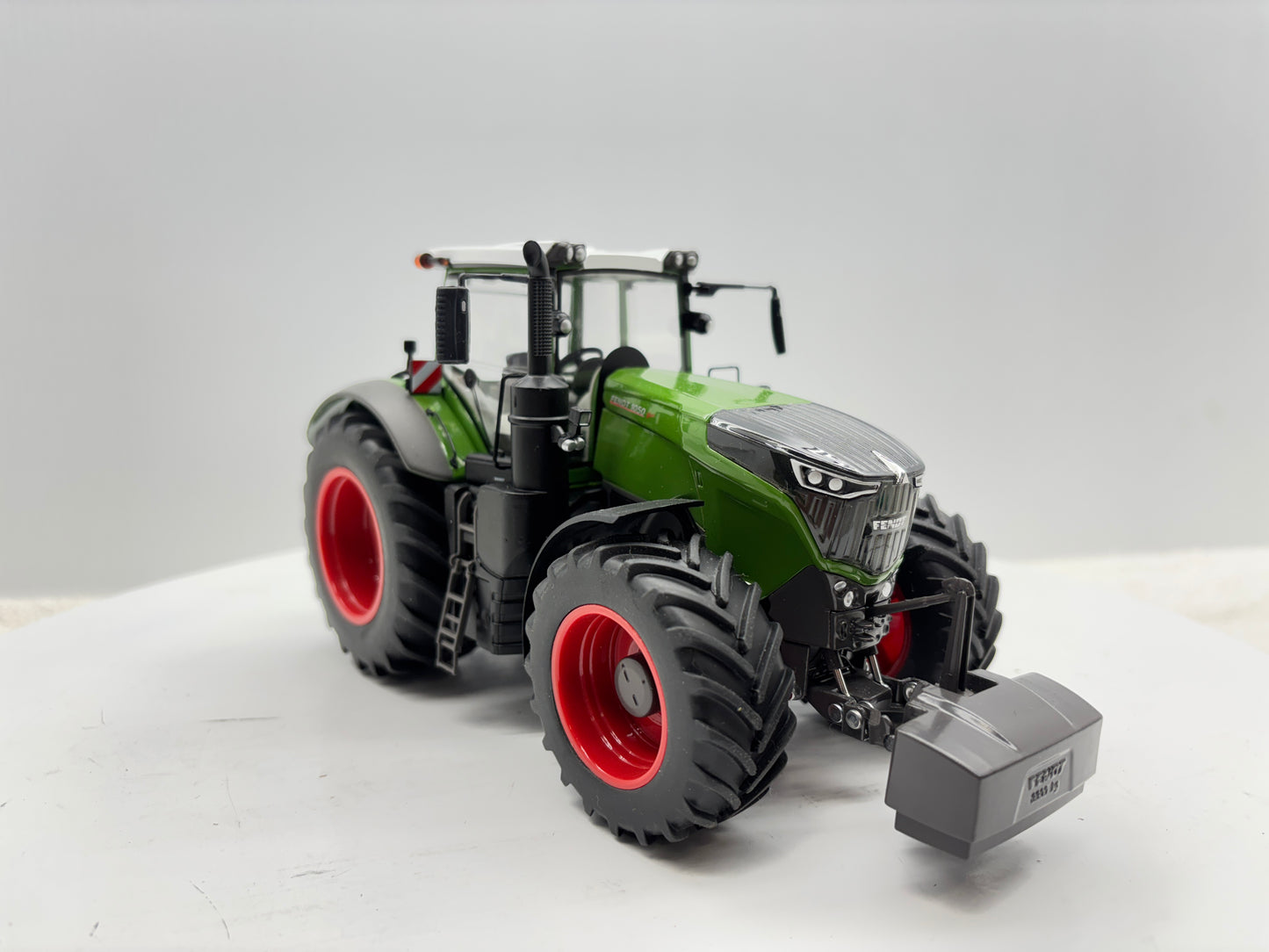 1/32 Fendt 1050 Vario
