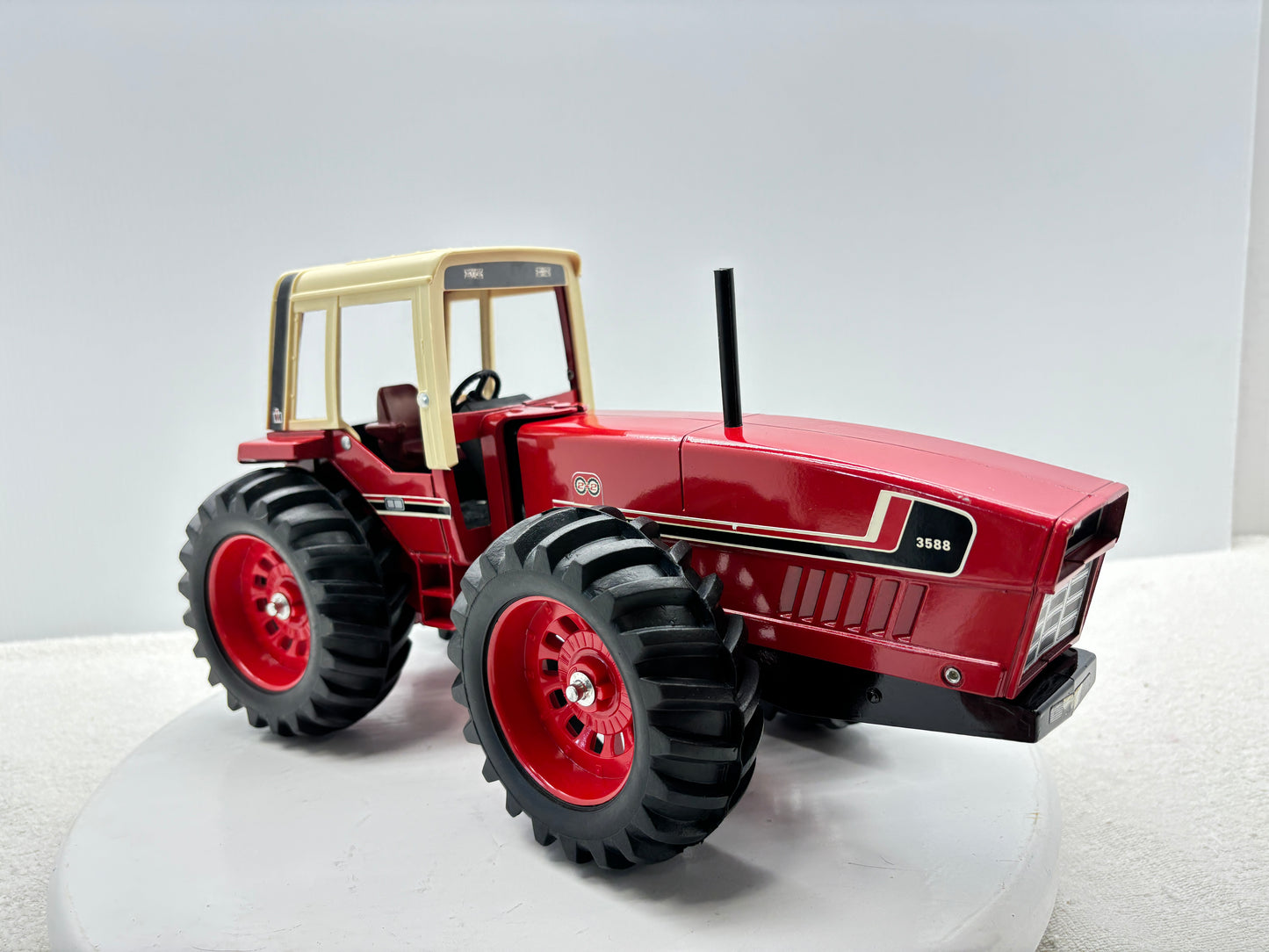 1/16 International 3588