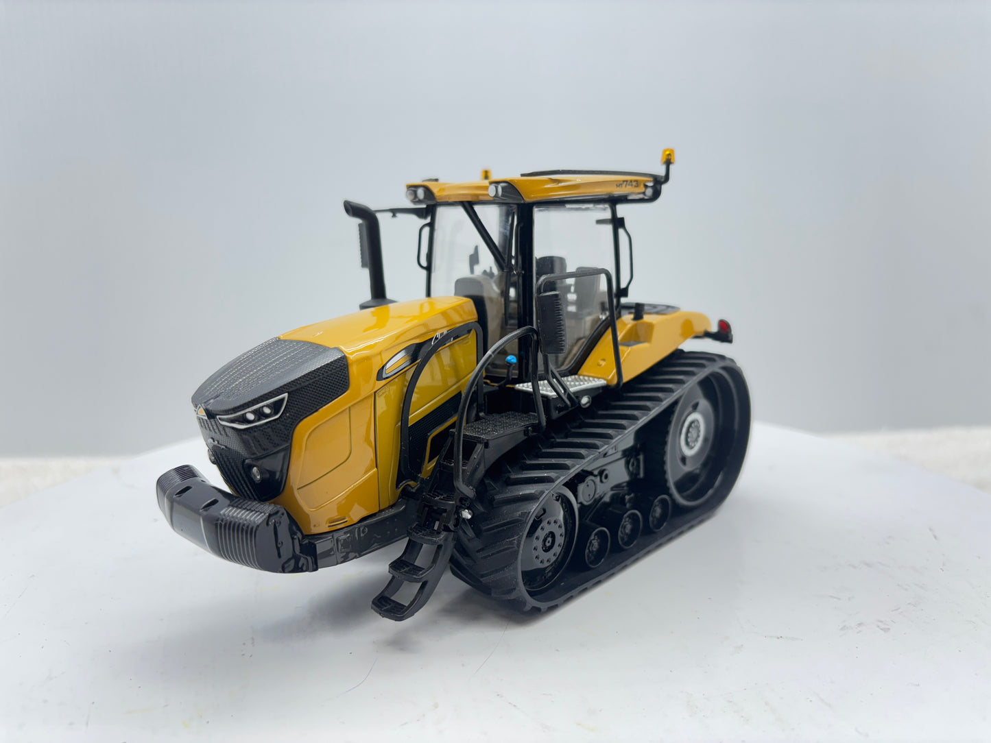1/32 Challenger MT743