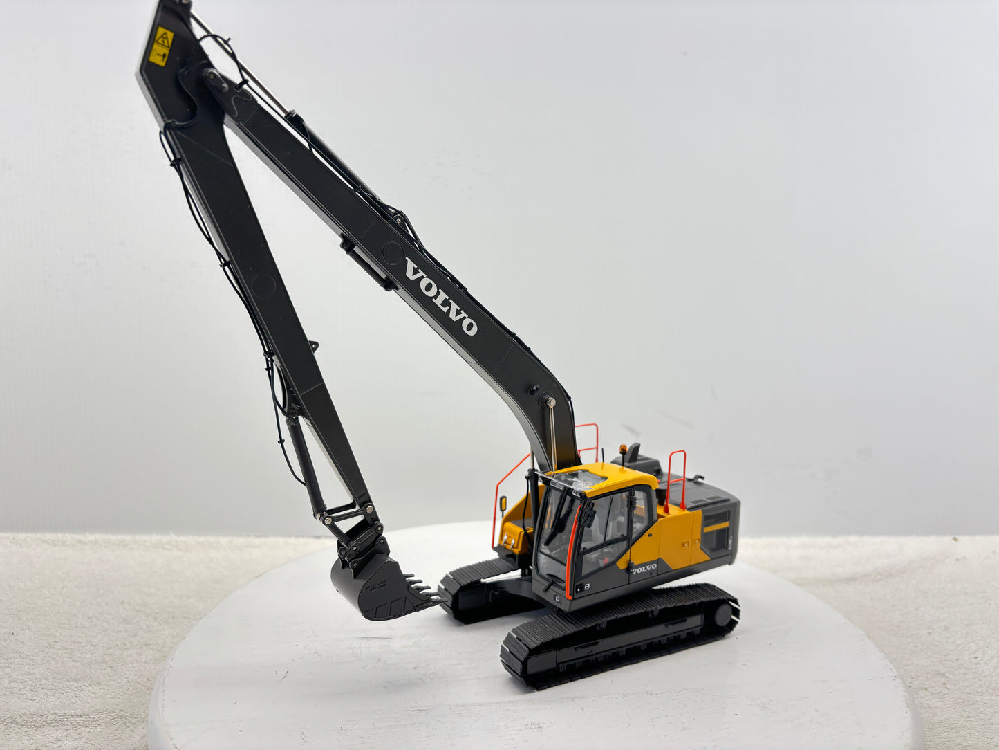 1/32 Volvo EC220ELR