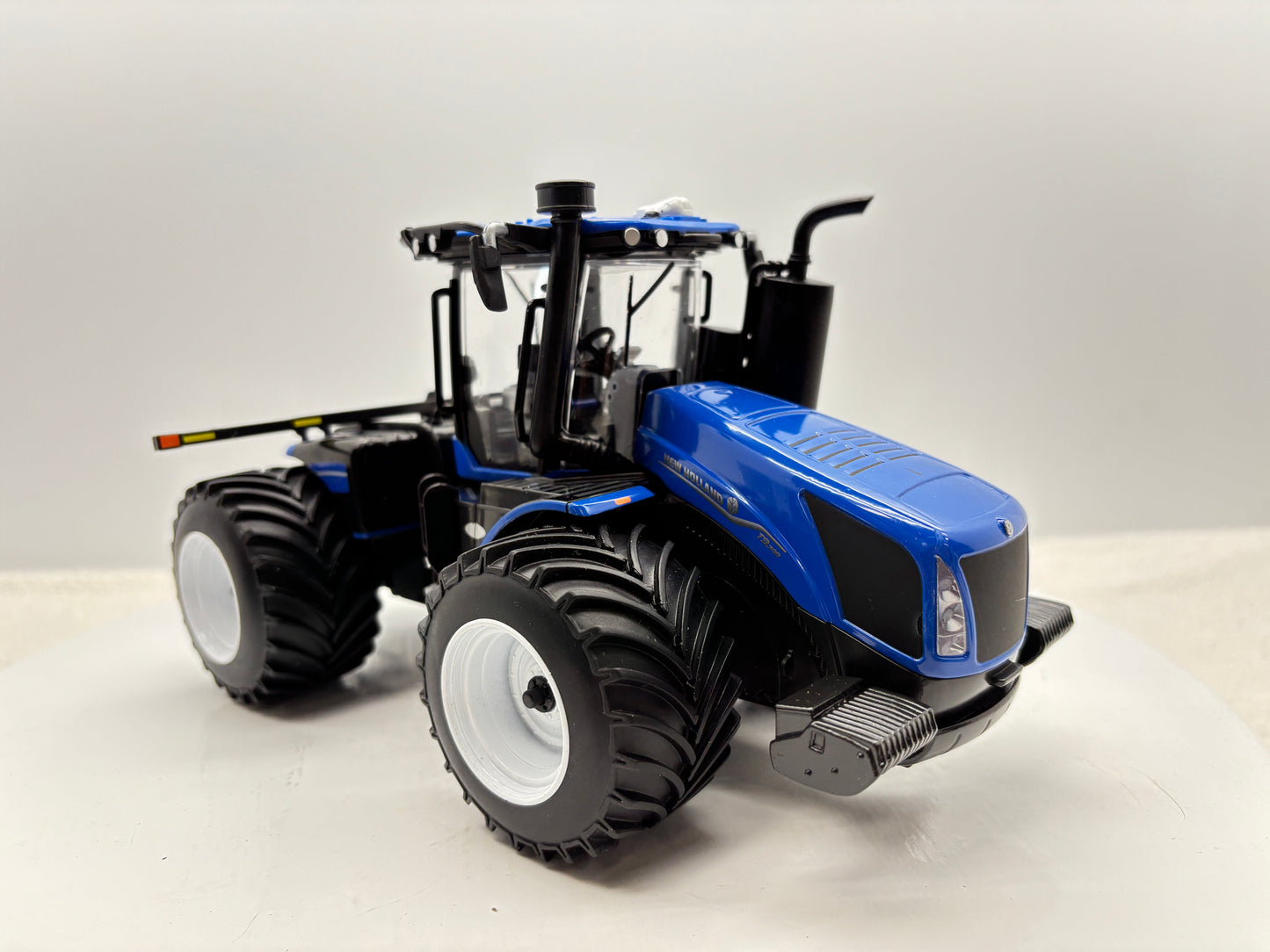 1/32 New Holland T9.700 LSW