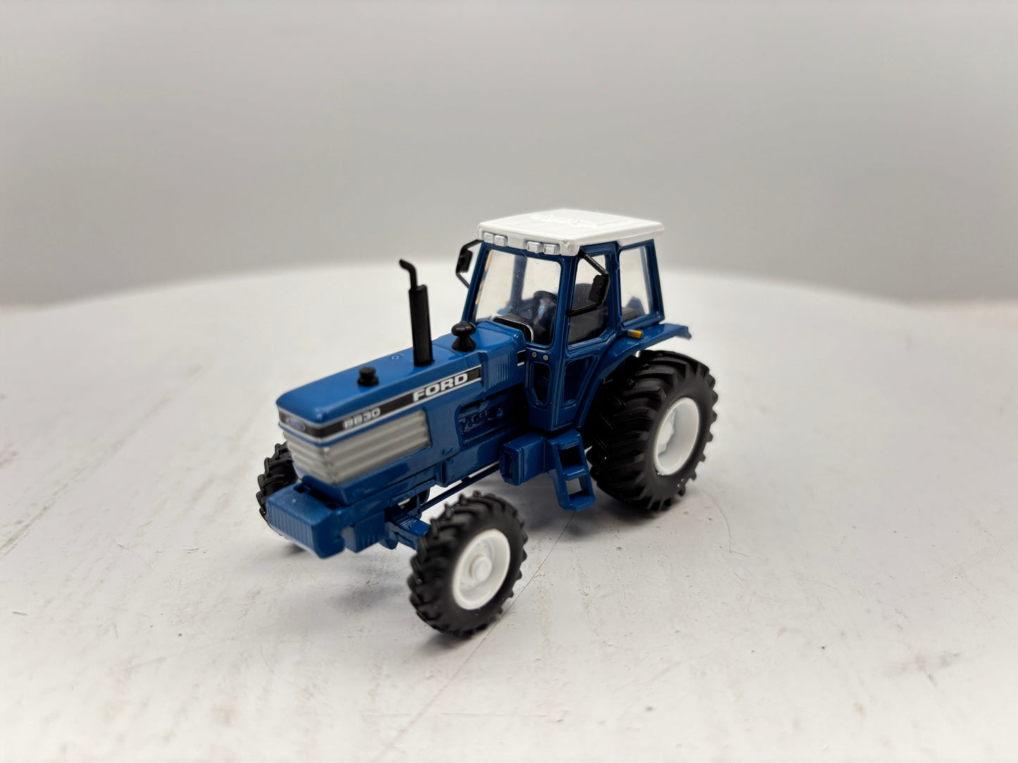 1/64 Ford 8830 2wd
