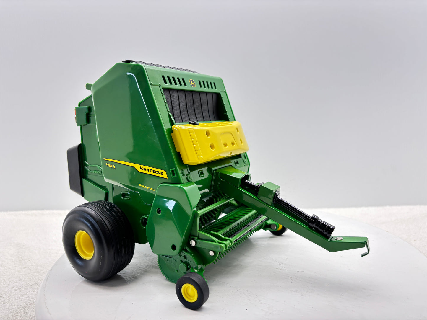 1/16 John Deere 561R
