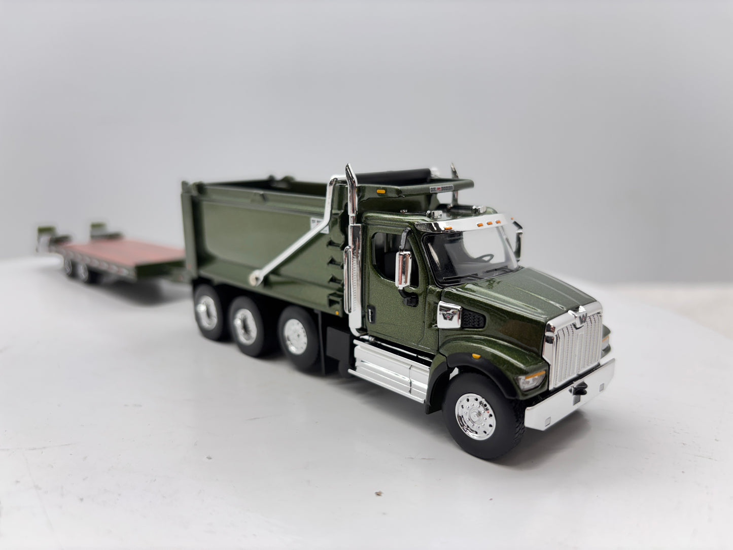 1/64 Western Star 49X (Mettalic Green)