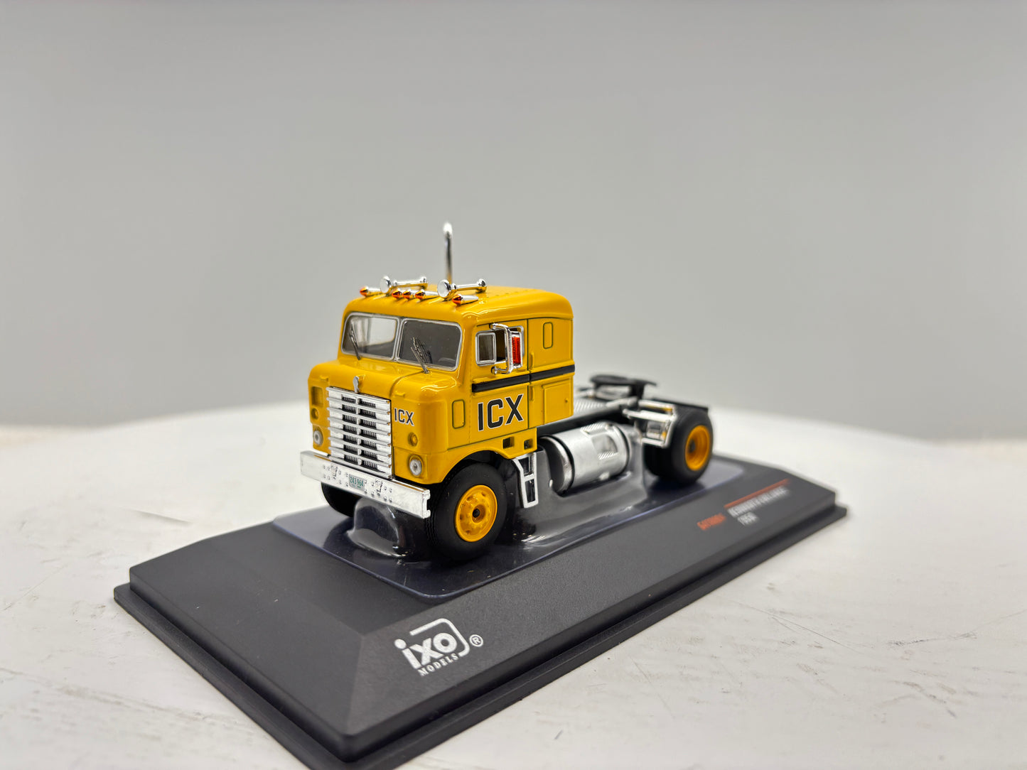 1/64 Kenworth Bullnose ICX