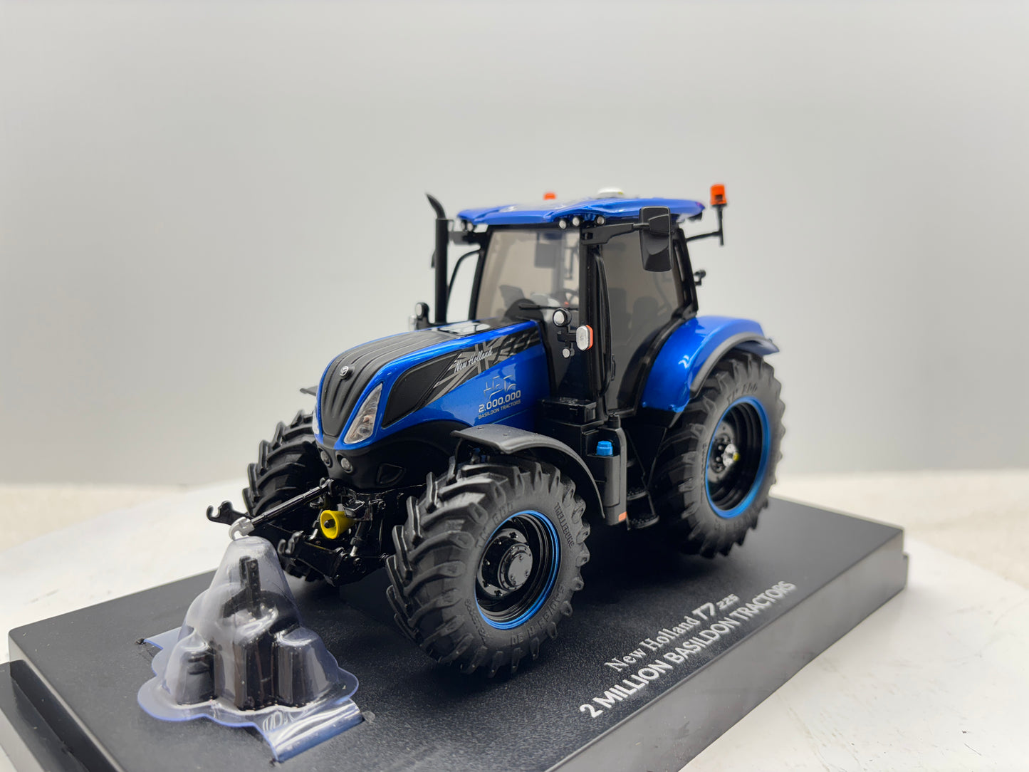 1/32 New Holland T7.225 Basildon