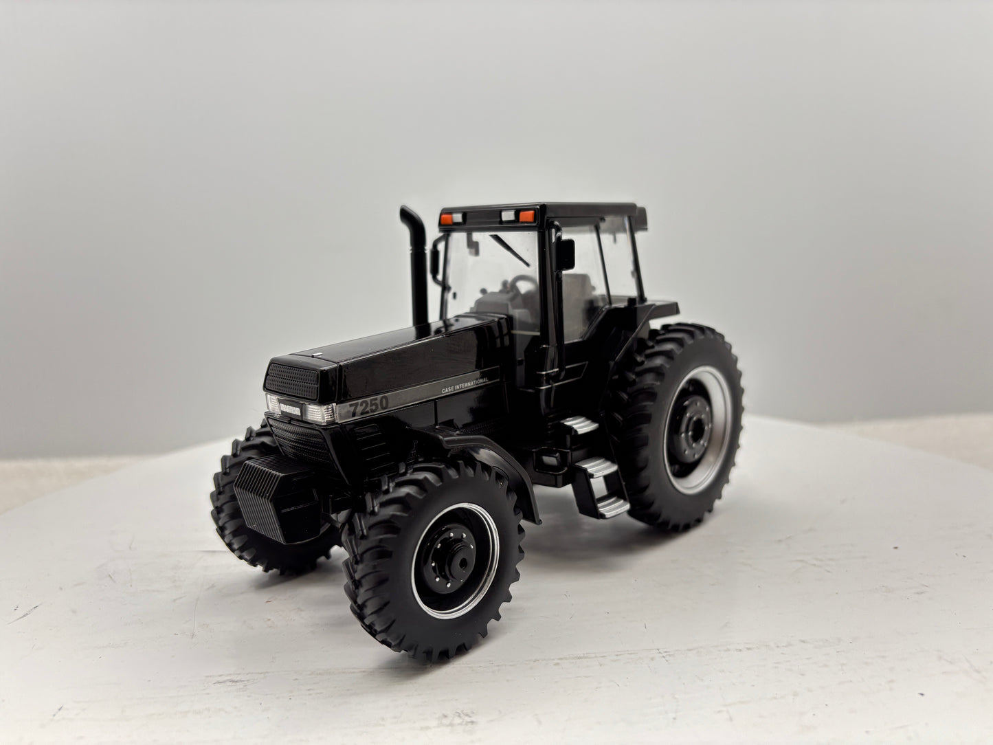1/32 Case IH Magnum 7250