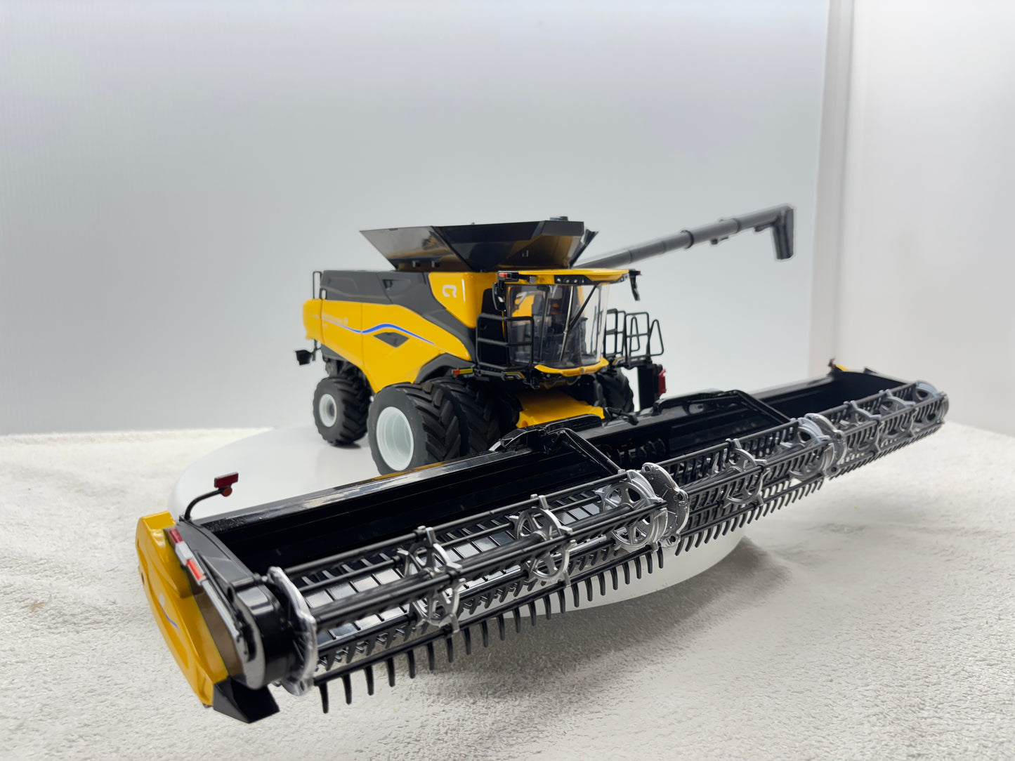 1/32 New Holland CR11 Duals