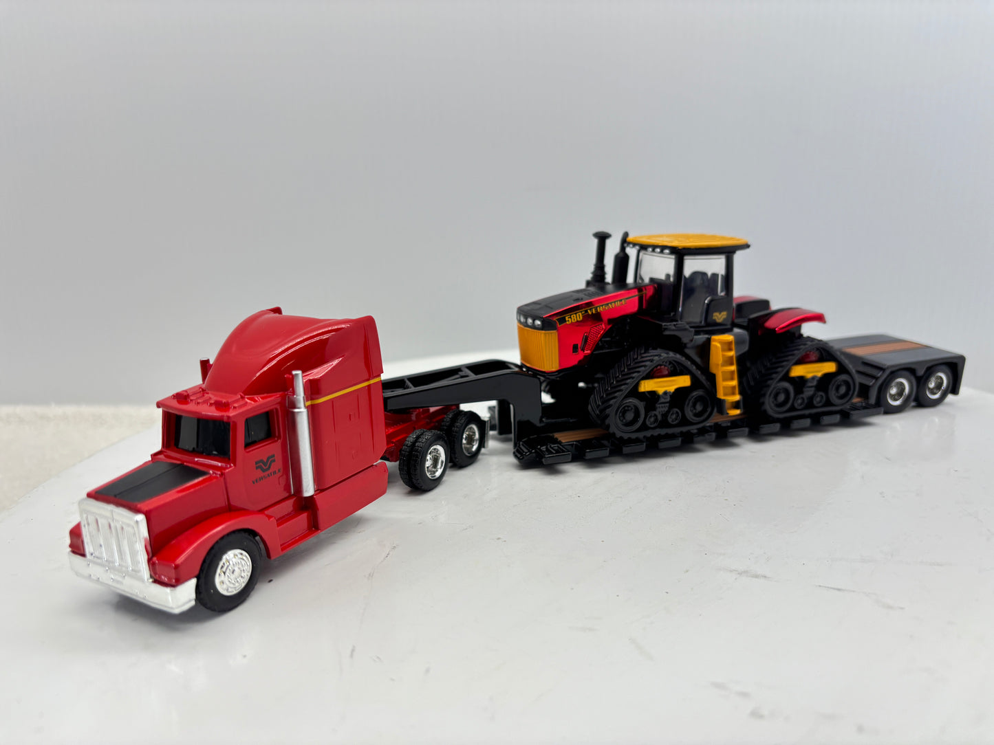 1/64 Versatile 580 DeltaTrak Chase