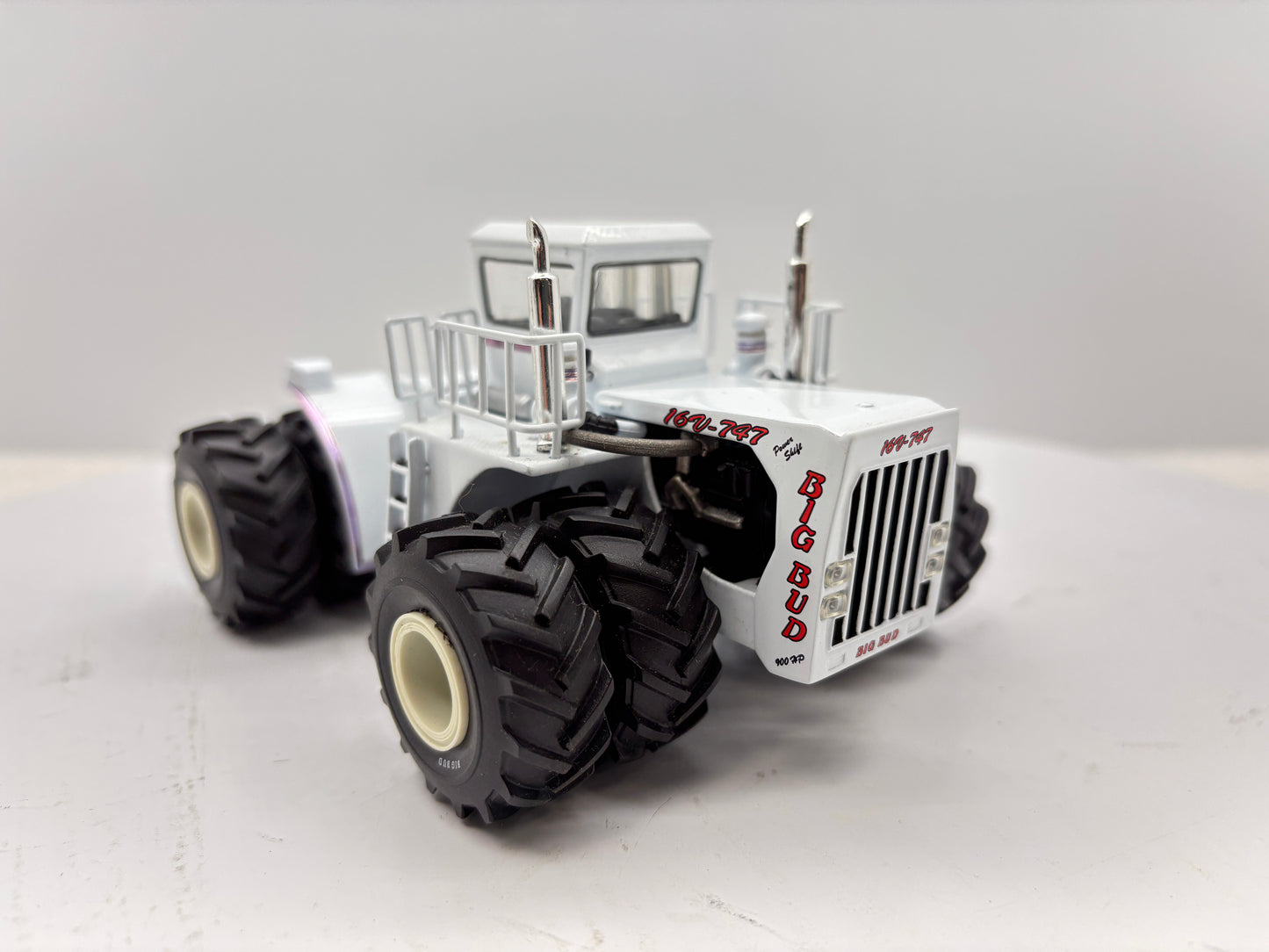 1/64 Big Bud 16V-747 900HP