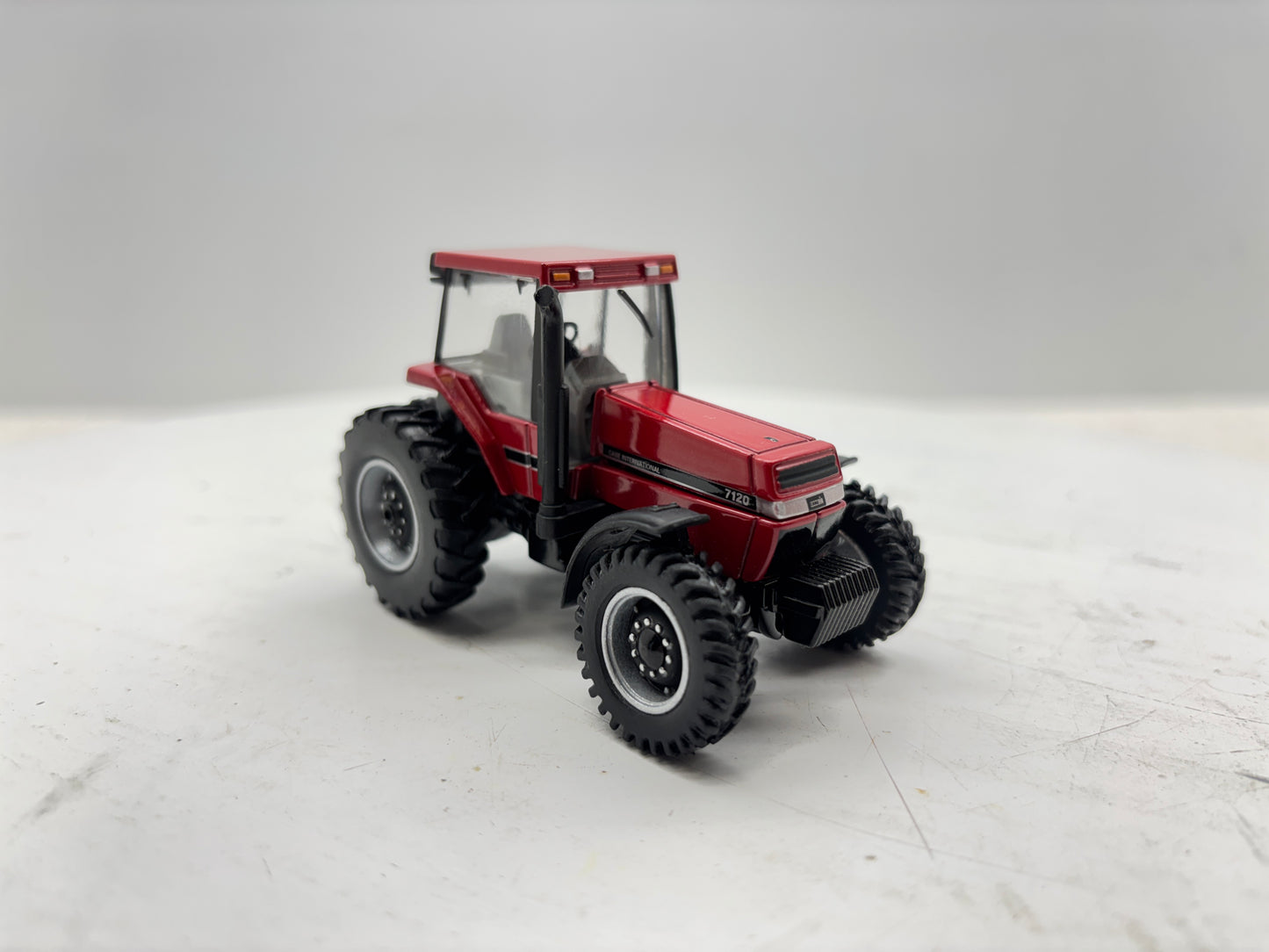 1/64 Case IH 7120 Magnum Prestige