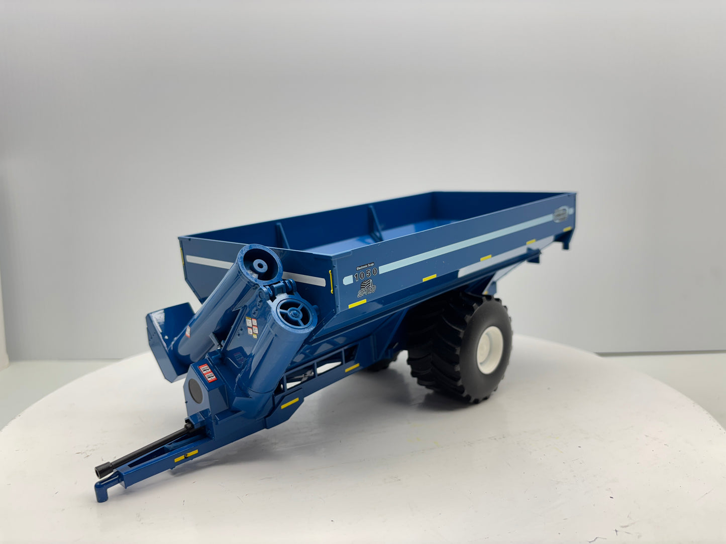 1/32 Kinze 1050 Vintage Grain Cart