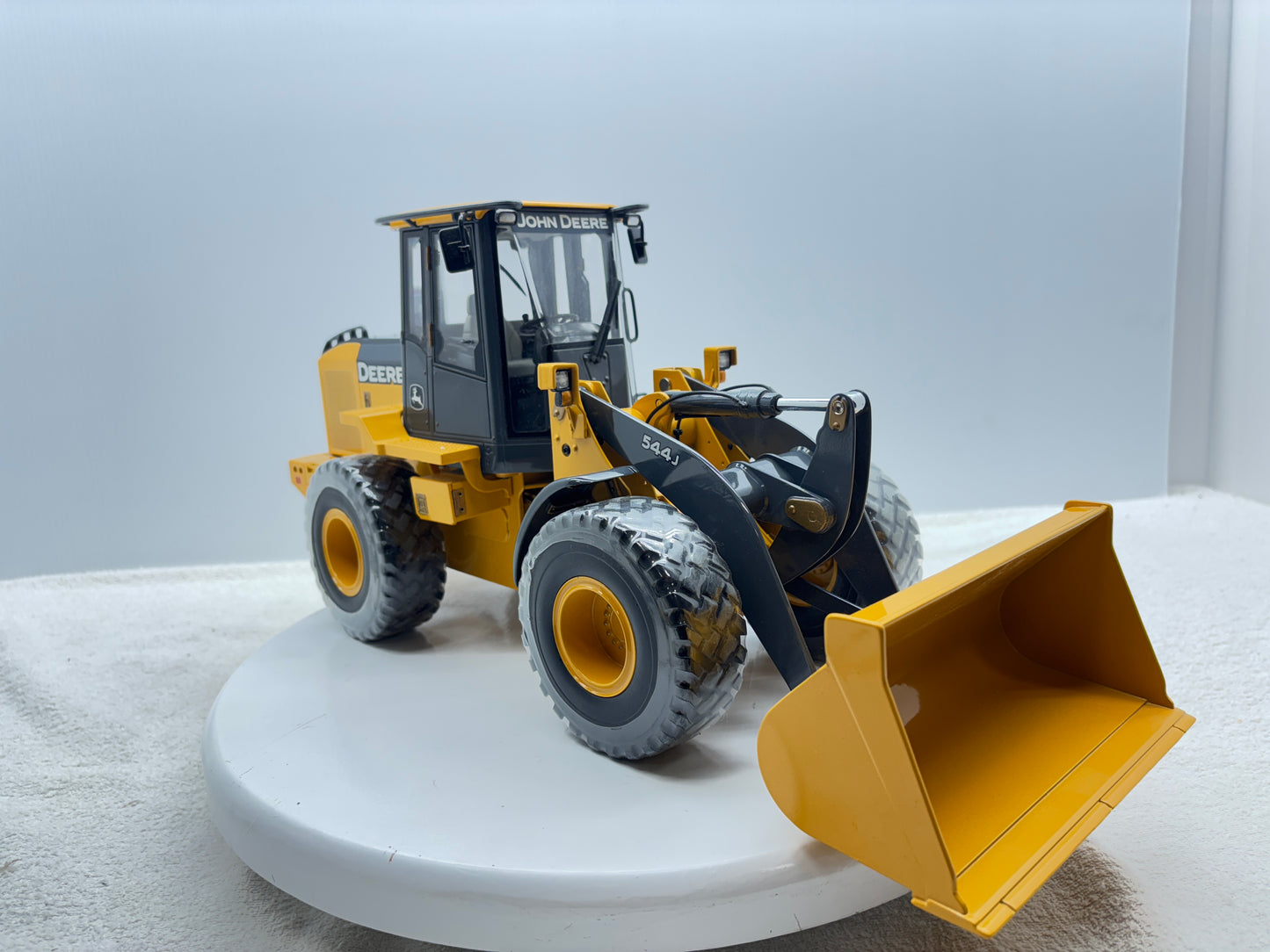 1/16 John Deere 544J