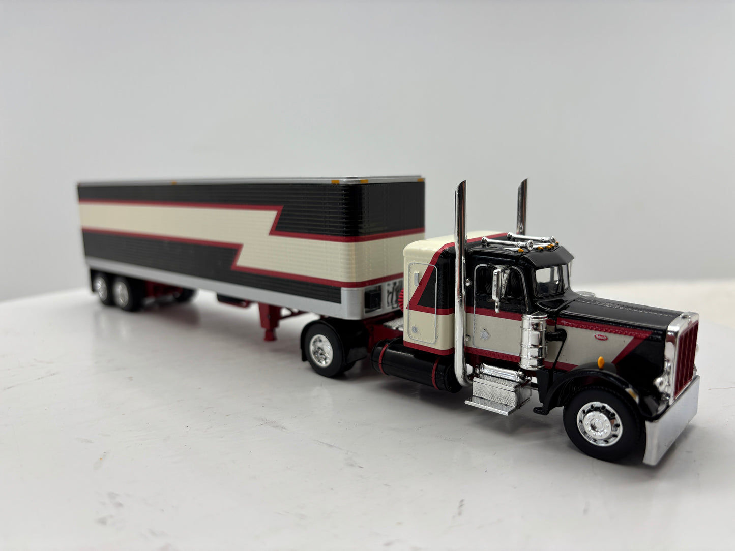 1/64 Peterbilt 359