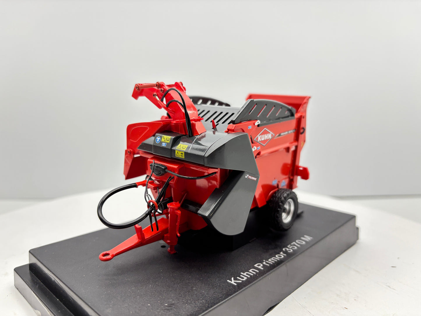 1/32 Kuhn Primor 3570 M