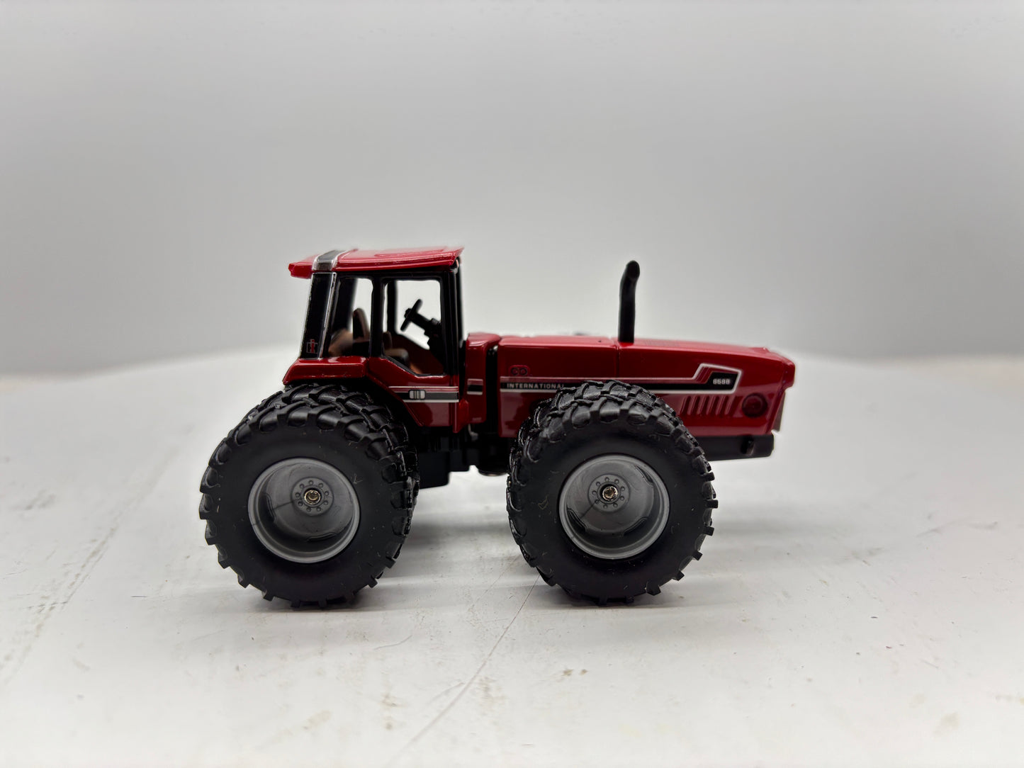 1/64 International 6588
