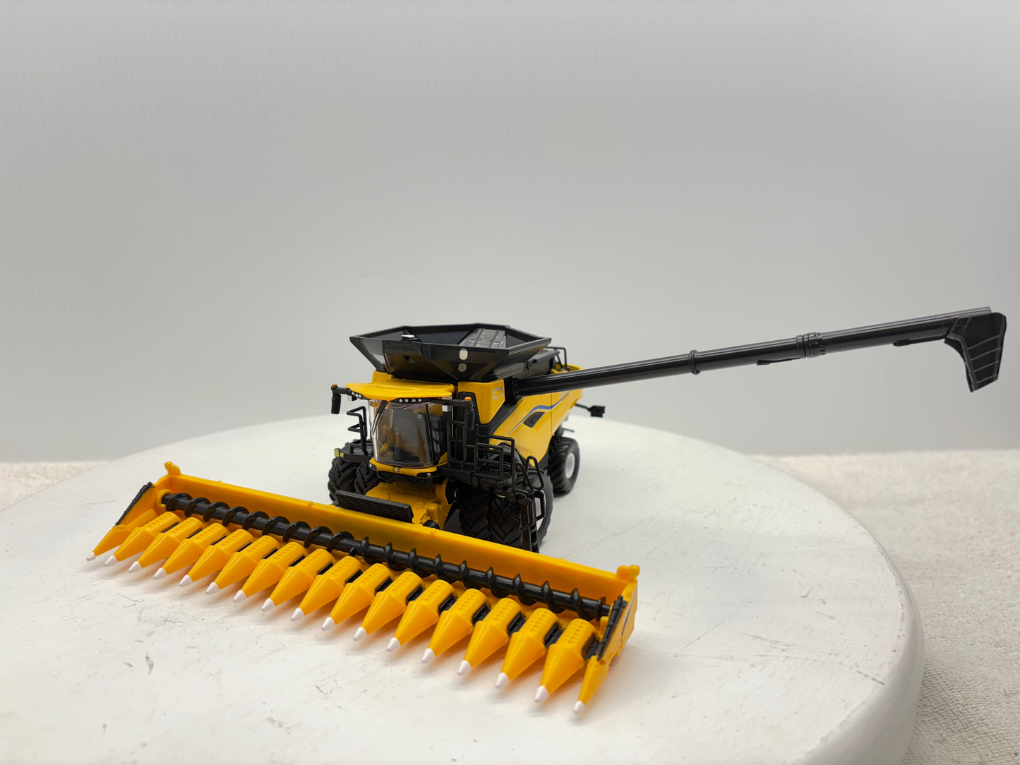 1/64 New Holland CR11 Prestige