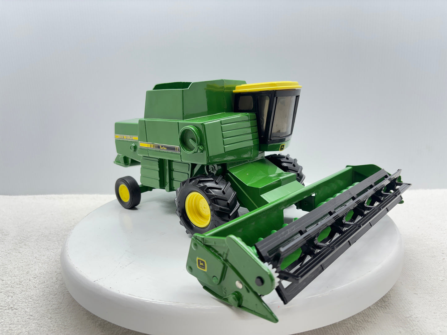 1/28 John Deere Titan