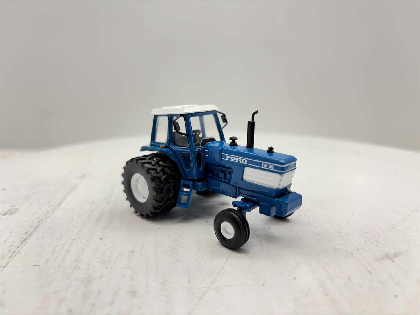 1/64 Ford TW-35 2wd