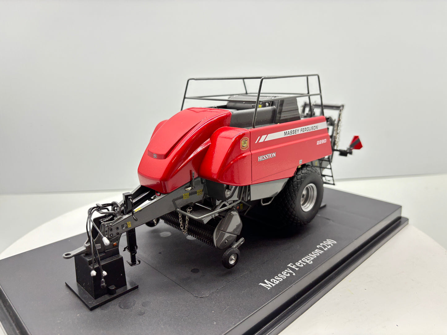 1/32 Massey Ferguson 2290