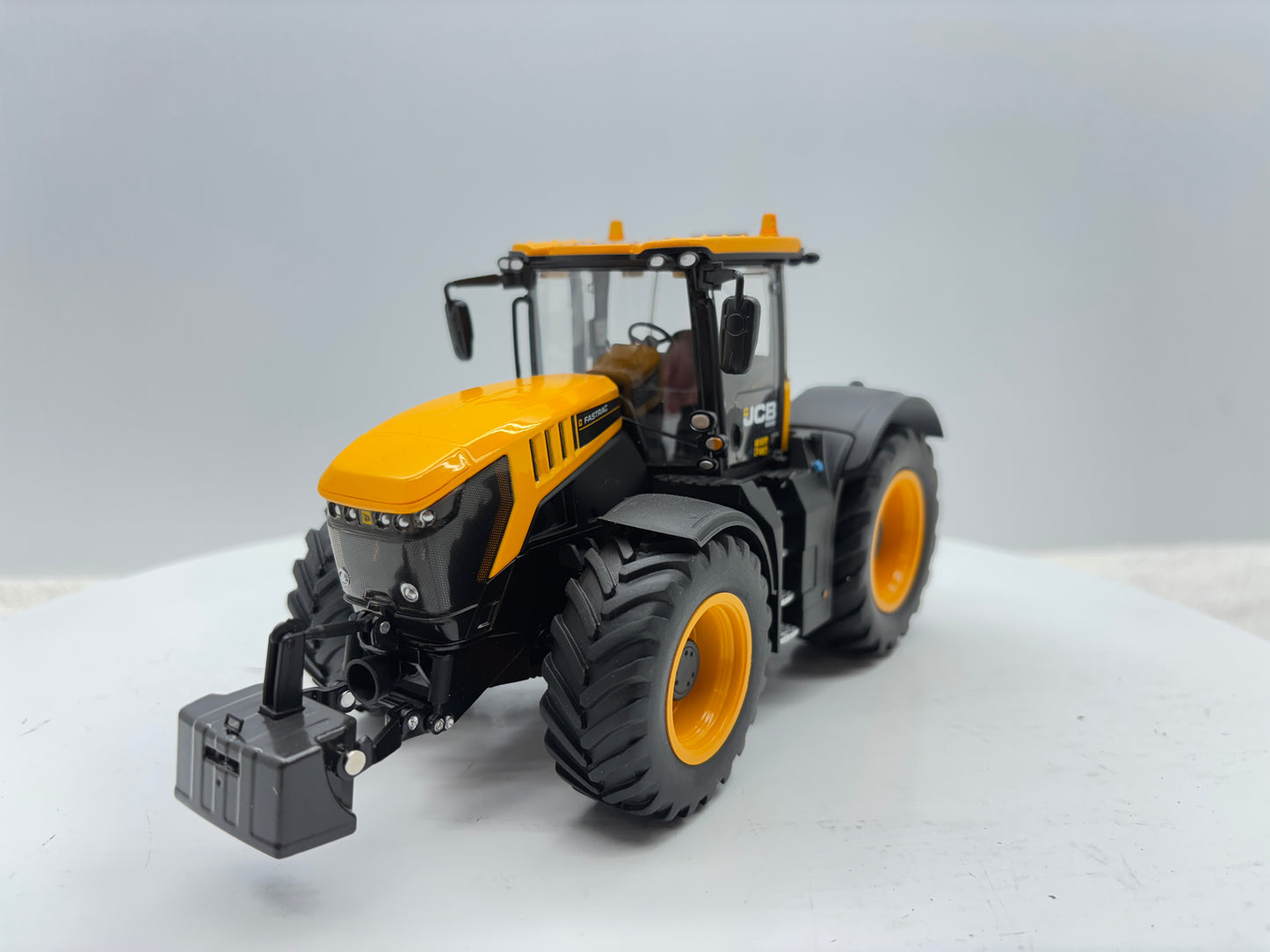 1/32 JCB Fastrac 8330