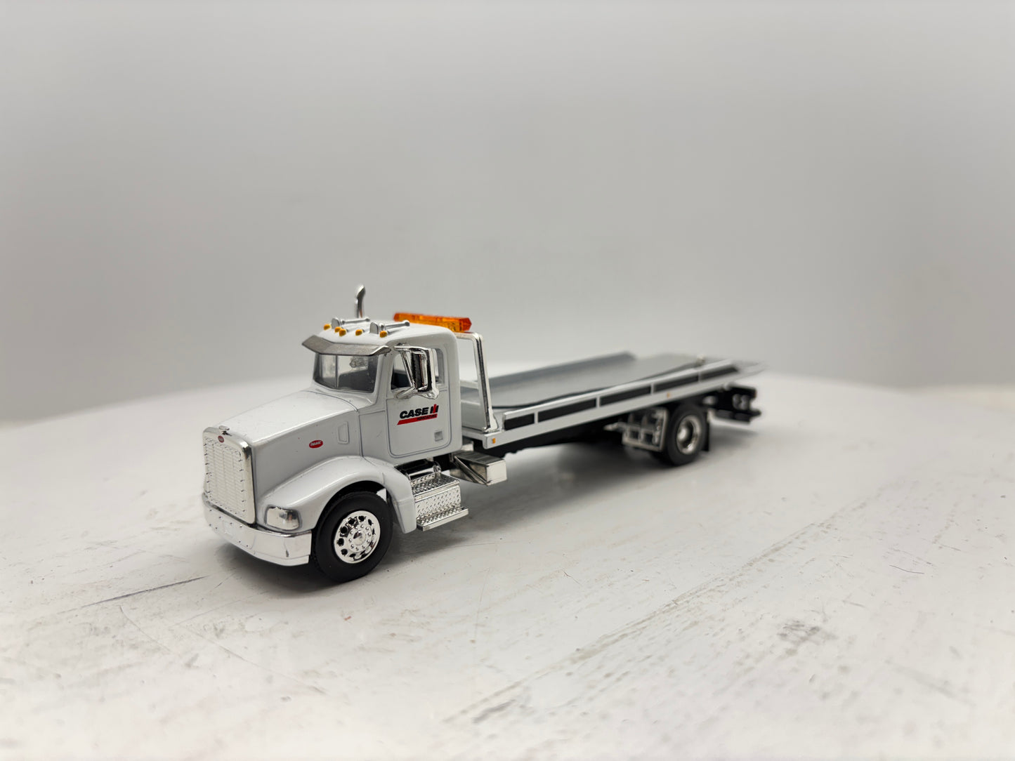 1/64 Peterbilt 385 Rollback White