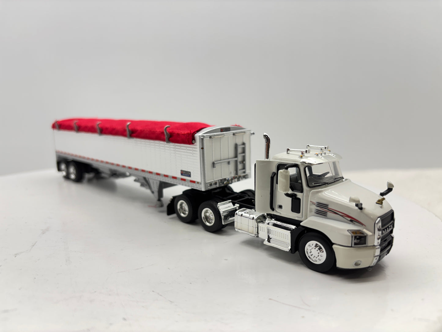 1/64 Mack Anthem White & Red