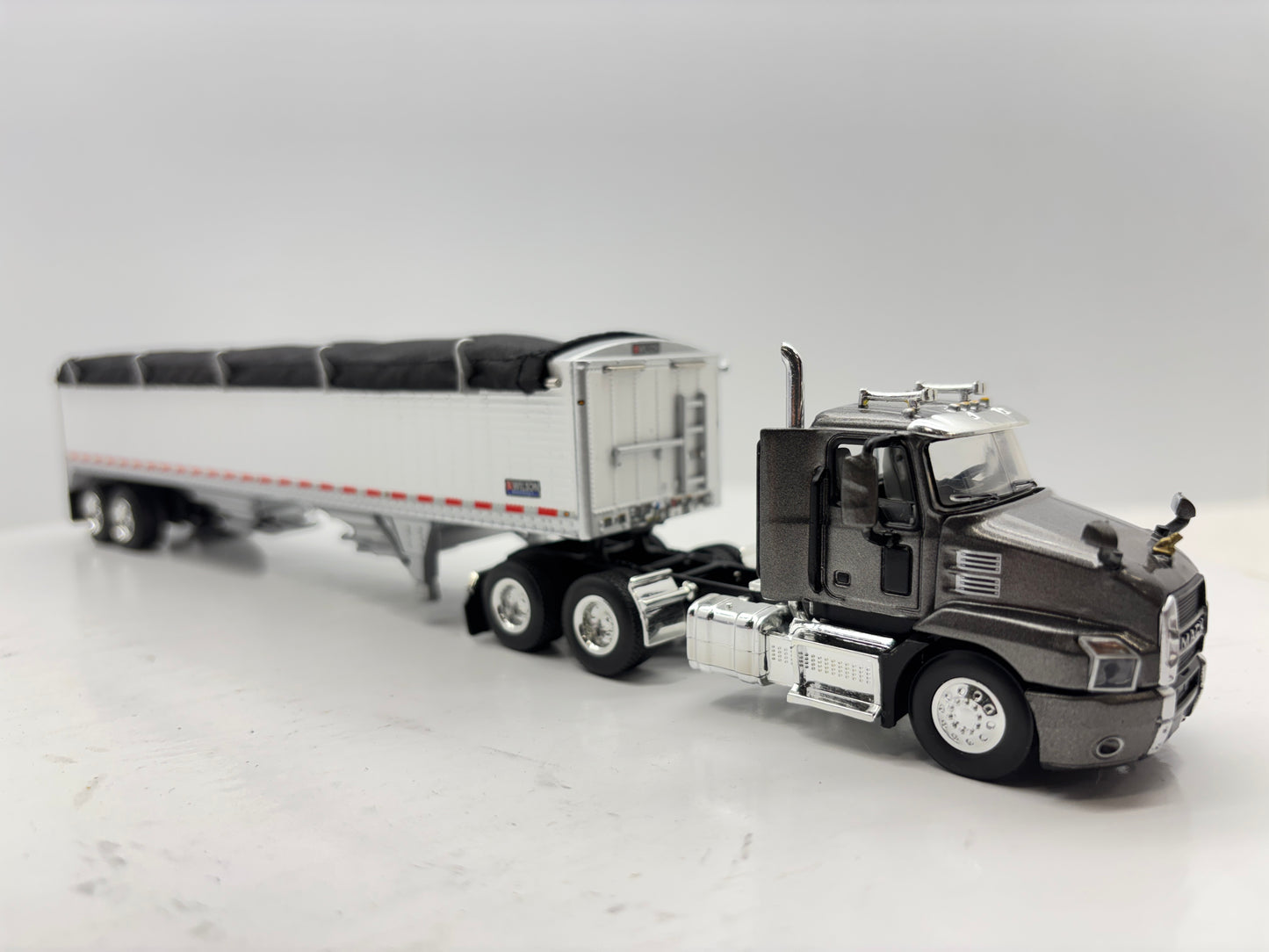 1/64 Mack Anthem Grey