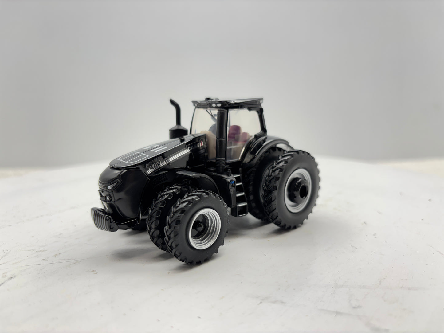 1/64 Case IH Magnum 400 Black