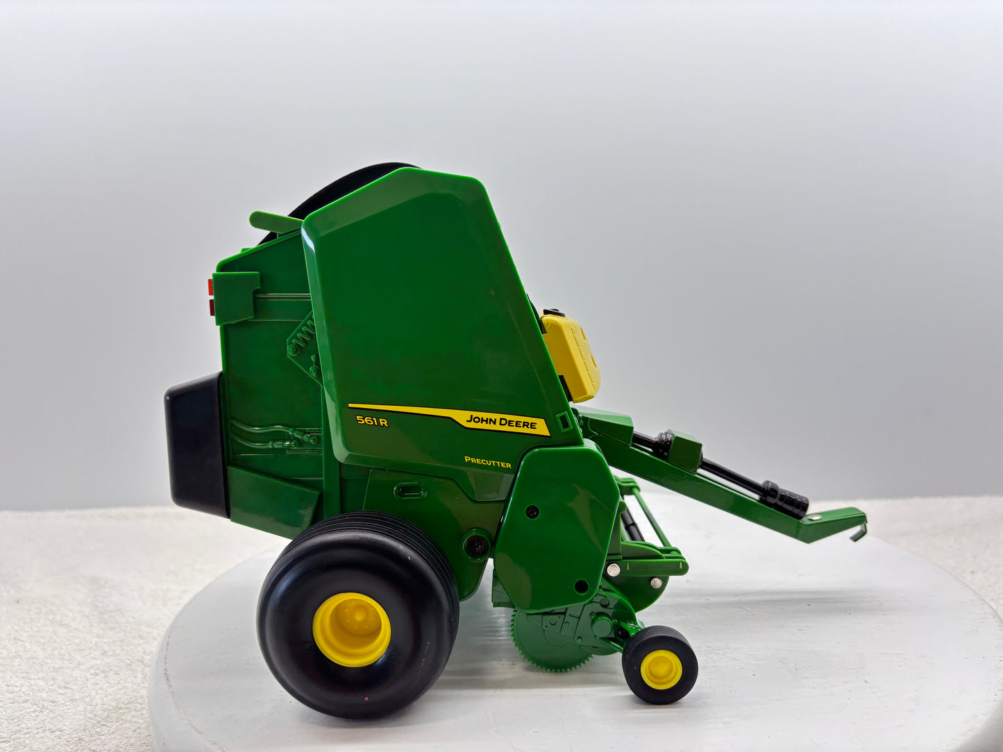 1/16 John Deere 561R