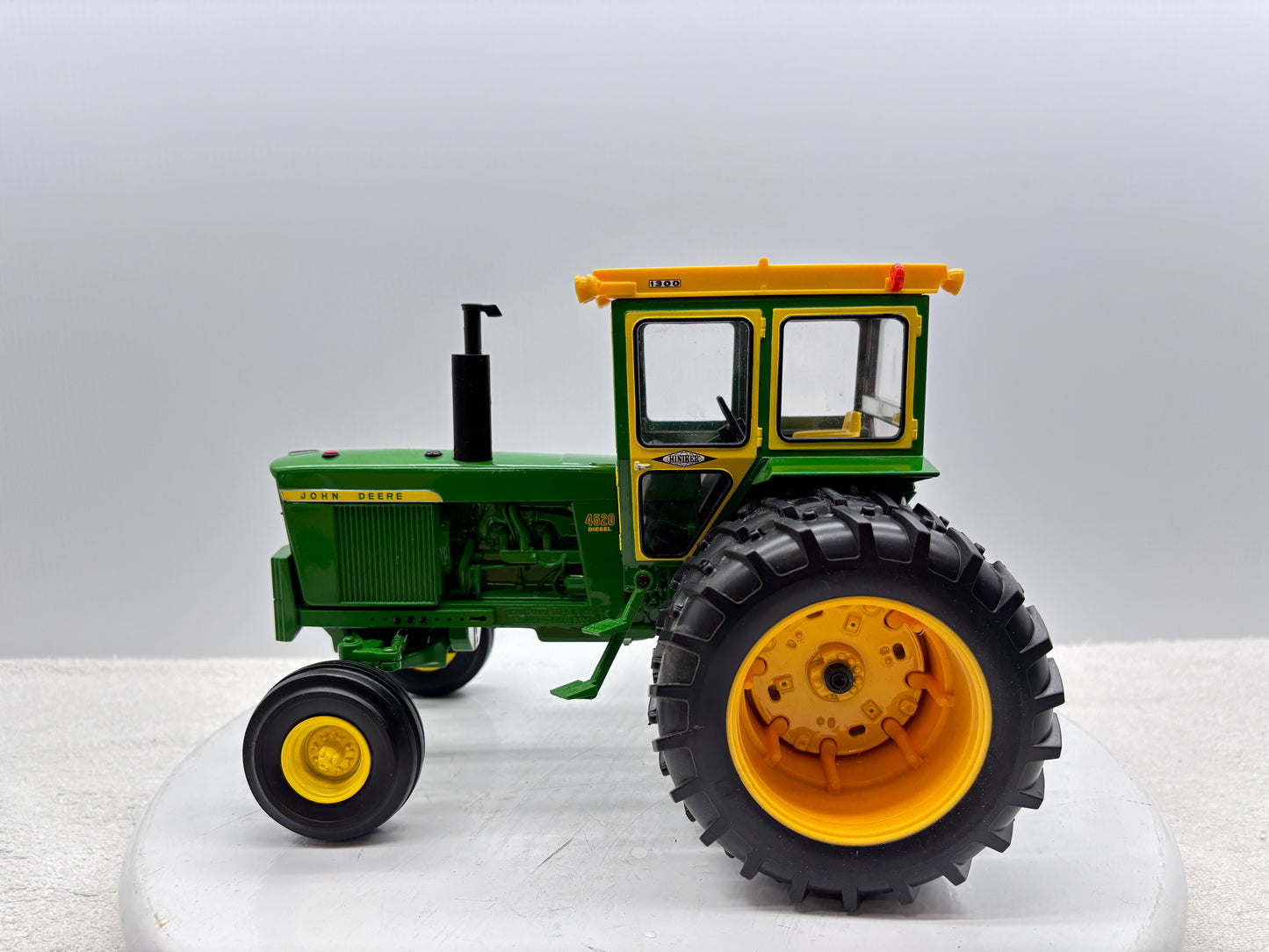 1/16 John Deere 4520 200th