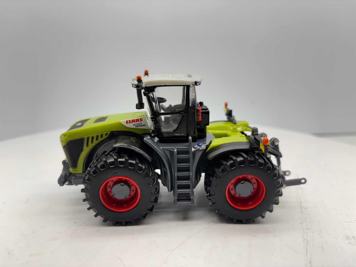 1/64 Claas 5000 Xerion NFTM